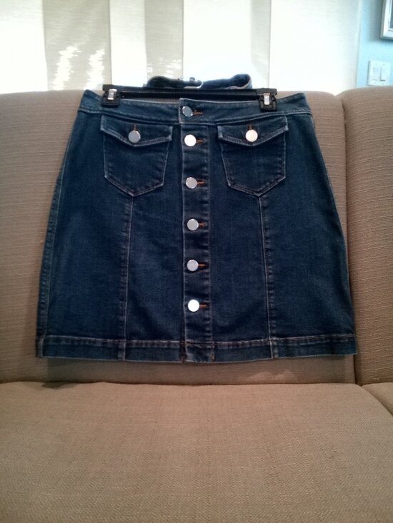 Dresses & Skirts - (426) Loft Jean skirt, button front size 6